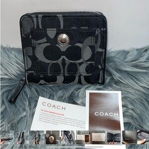 Coach Signature C Canvas Zippered Wallet.EUC